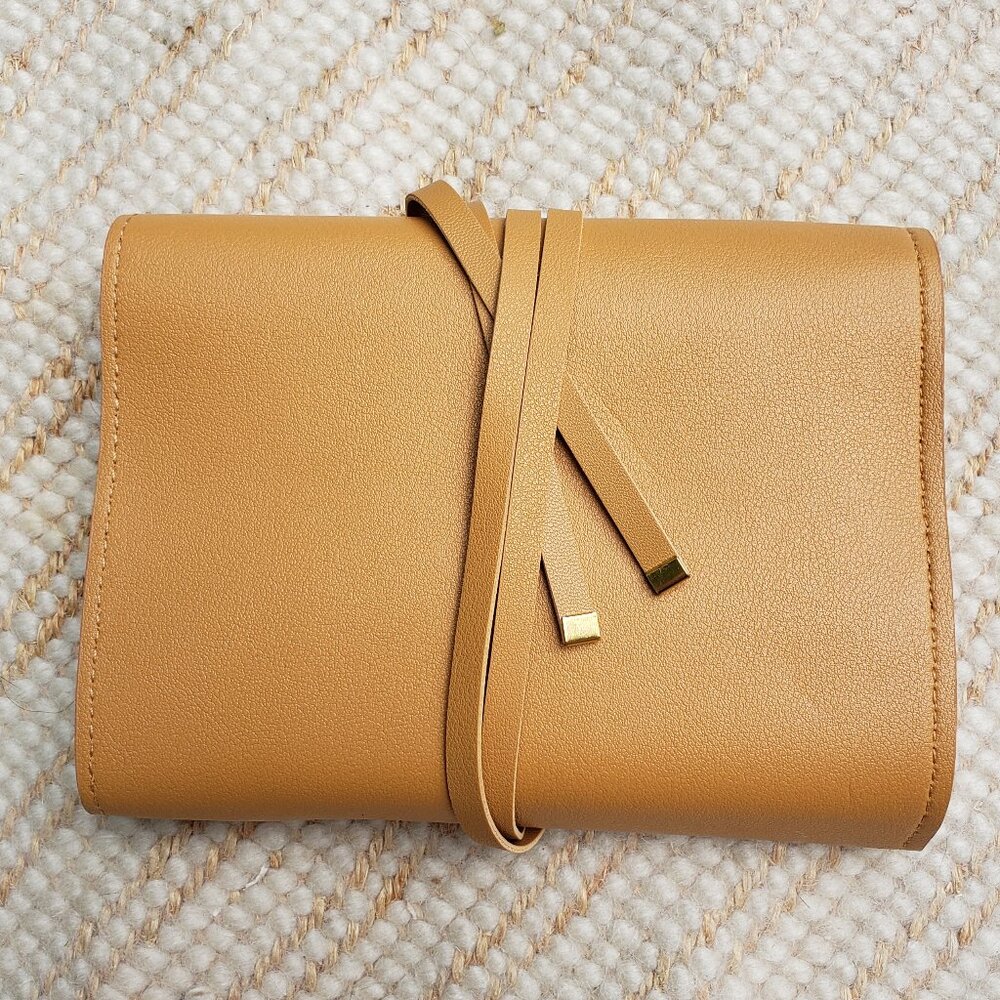 Glass Ladder & Co. Katherine Tech Organization Roll